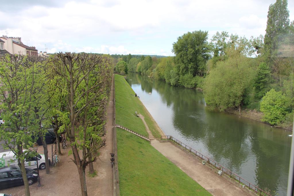 Hotel L'Esturgeon Poissy Exteriér fotografie