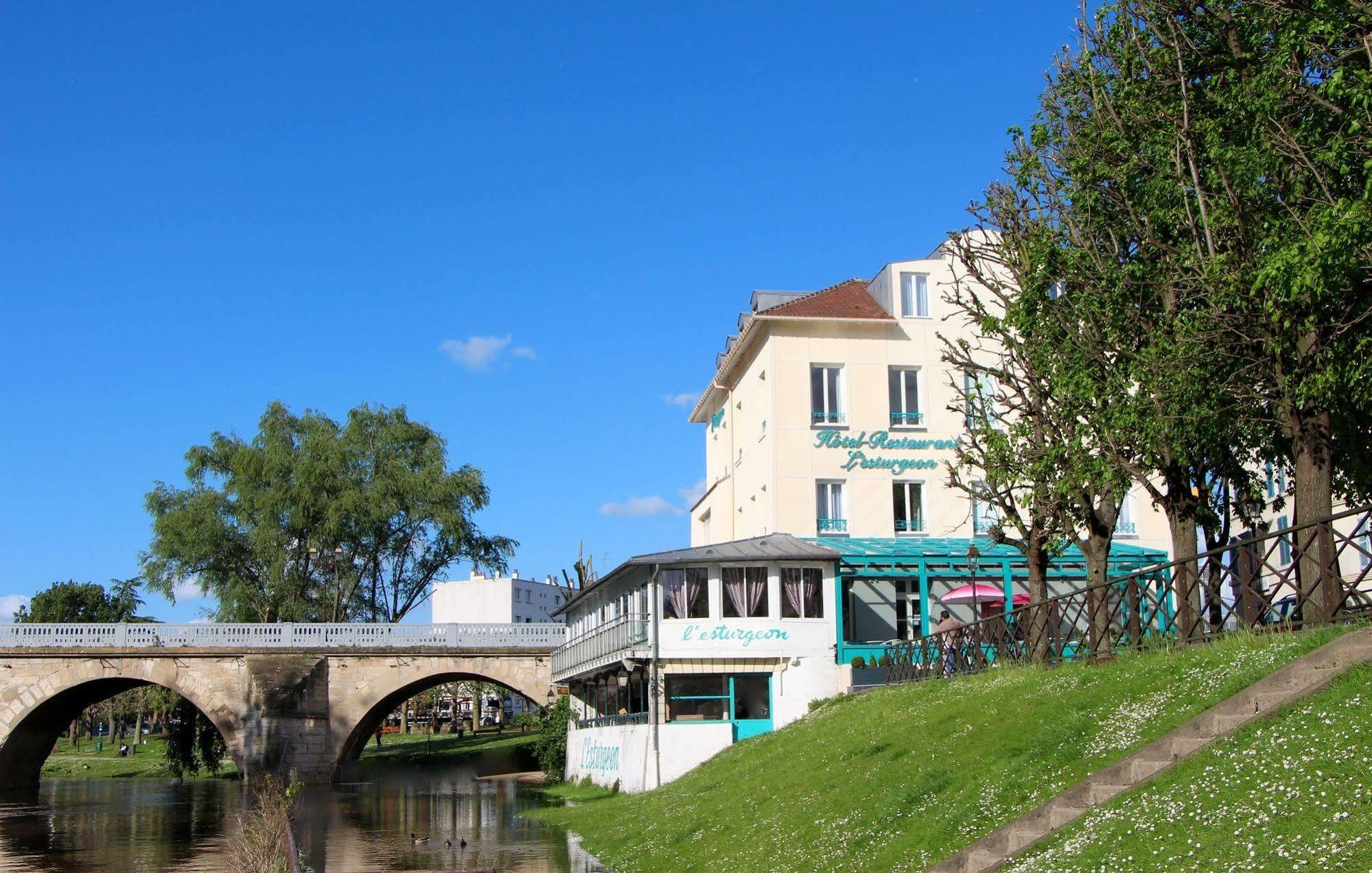 Hotel L'Esturgeon Poissy Exteriér fotografie